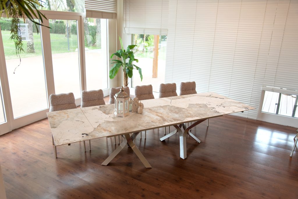 Valencia Kron Dining Table