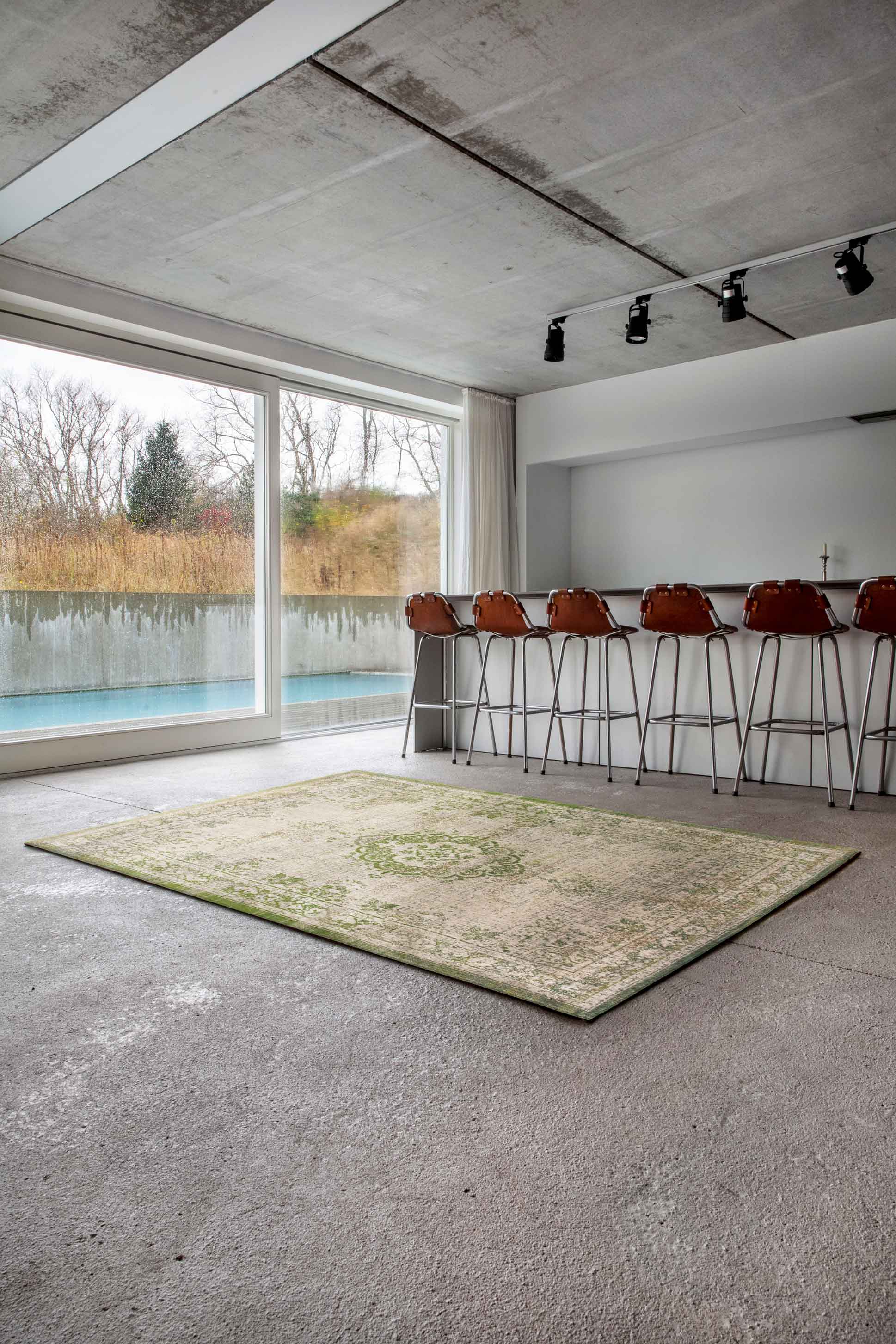 Louis De Poortere Rug - Fading World Collection - Medallion