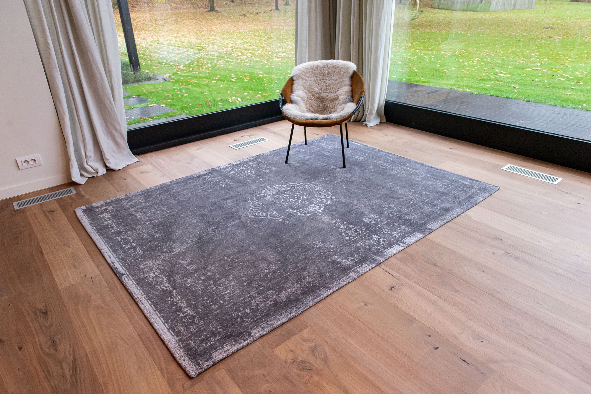 Louis De Poortere Rug - Fading World Collection - Medallion
