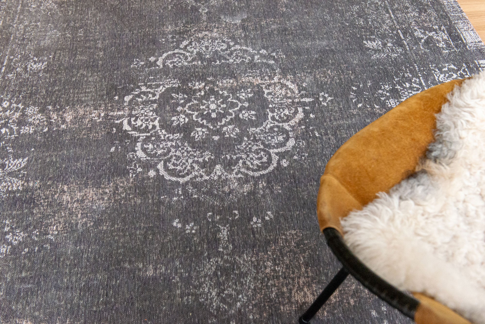 Louis De Poortere Rug - Fading World Collection - Medallion